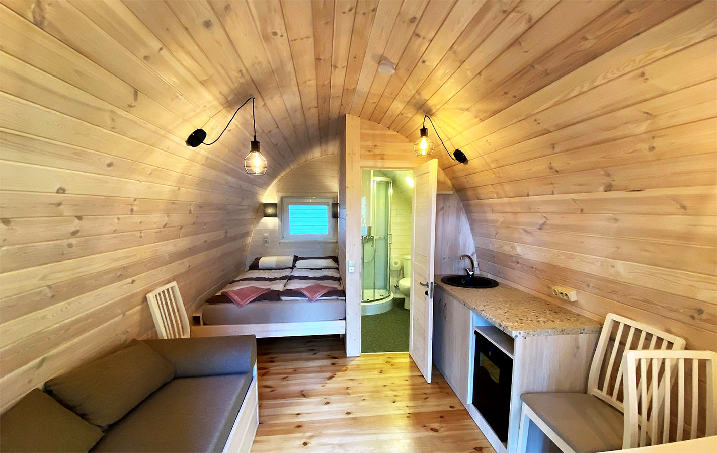 Karkasinis iglu vasarnamis